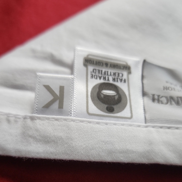 Elegant White and Red Bedding Sheet Set - Picture 7 of 8